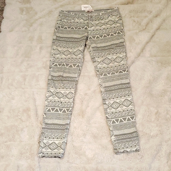 Dani Collection Aztec Print Low Rise Skinny Jeans NWT 6/8 - Picture 1 of 11